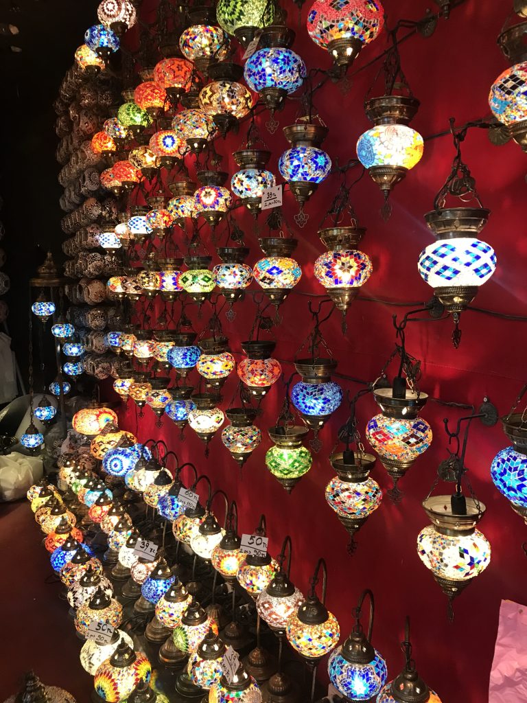 Farverige mosaiklamper